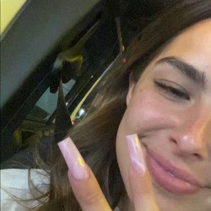 Meet your Posher, Ava